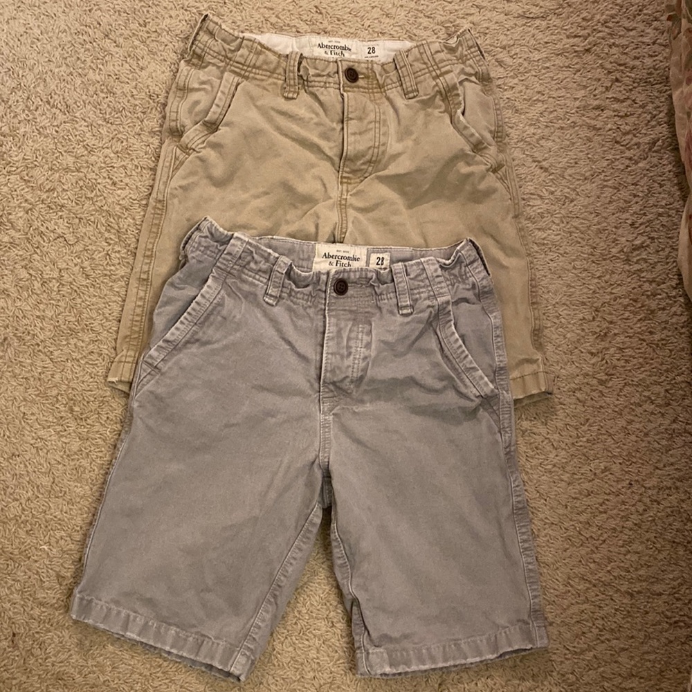 Men’s khaki shorts!